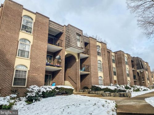 3332 Woodburn Village Dr, Annandale, VA 22003-1261