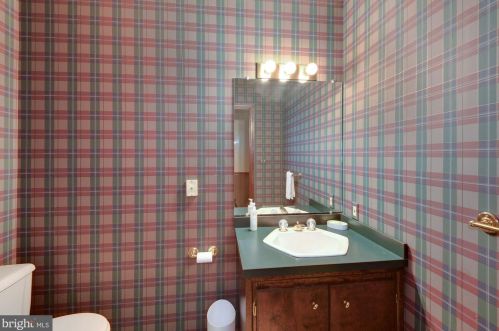 17501 New Hampshire Ave, Ashton MD  20861-9791 exterior