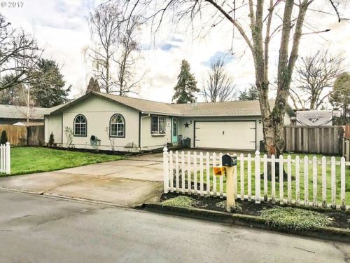 808 Crestview Dr, Newberg, OR 97132-1237