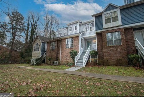 1084 Old Saybrook Ct, Stone Mountain, GA 30083-2666