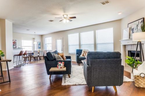 4406 Carlton Dr, Garland TX 75043-7299 exterior