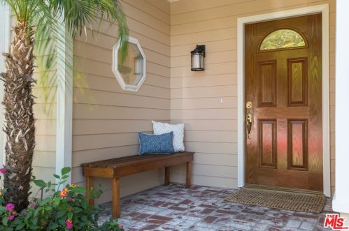 4419 Stern Ave, Van Nuys, CA 91423-3520
