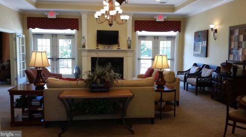 613 Timberlake Dr, Trenton NJ  08618-1473 exterior