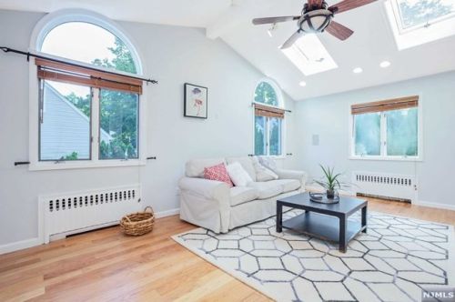 192 Magnolia Ave, Cresskill NJ  07626-1929 exterior