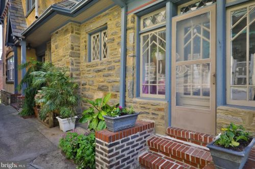 7047 Mccallum St, Philadelphia, PA 19119-2921