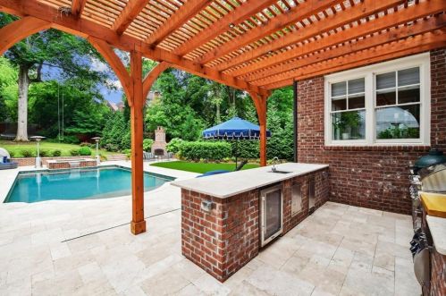 4239 Carmain Dr, Atlanta GA  30342-3504 exterior