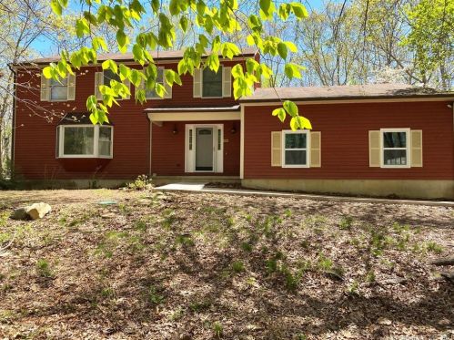 3 Oak Hills Trl, Gales Ferry, CT 06339-1235