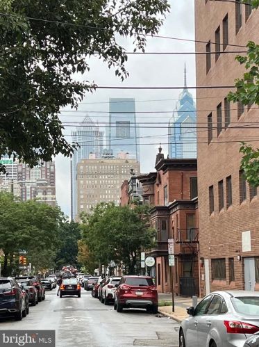 621 18th St, Philadelphia, PA 19130-3301