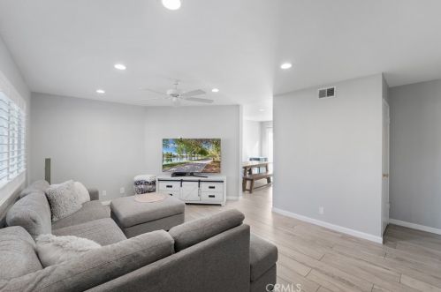 19745 Keswick Ln, Huntington Beach CA  92646-4246 exterior