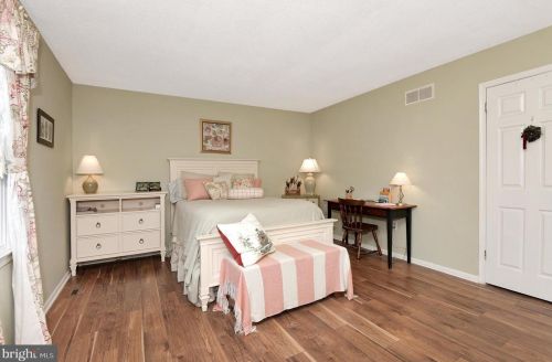 1 Shirley Ln, Trenton NJ 08648 exterior