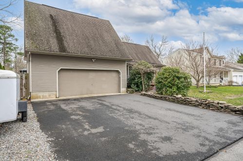 2205 Longwood Dr, Lacey, NJ 08731-3101