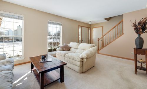 2155 Schumacher Dr, Naperville, IL 60540-1911