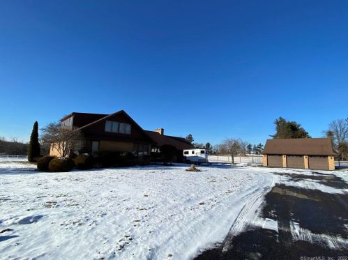 2155 Main St, Middletown CT  06457-6152 exterior