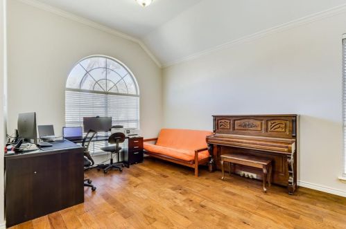 1525 Bastrop Dr, Carrollton TX 75010-6423 exterior