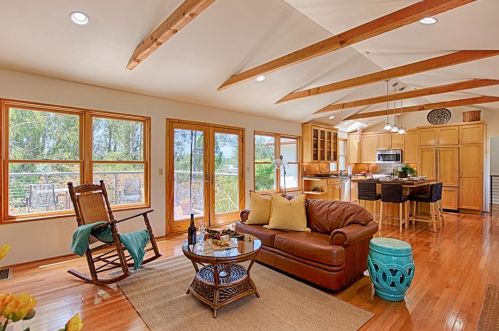 25 Morehouse Dr, Watsonville, CA 95076-1628