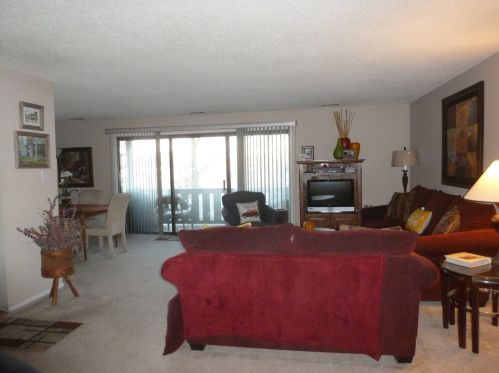 11151 Cottonwood Dr, Palos Hills, IL 60465-2526