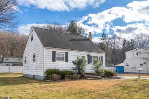 5 Janet Dr, Dover, NJ 07803-2909