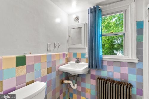 9910 Gardiner Ave, Silver Spring MD 20902-5111 exterior