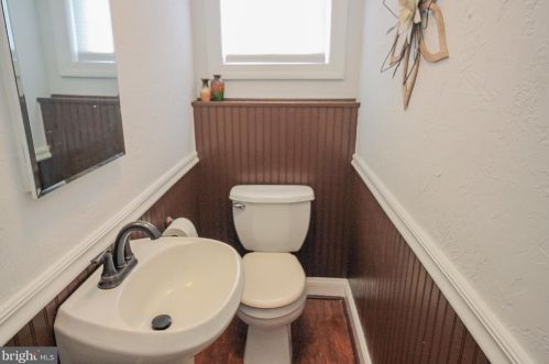 2626 Finlaw Ave, Camden NJ 08109-3116 exterior