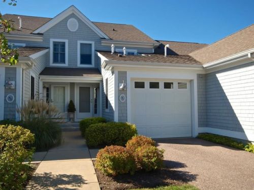 41 Topsail Dr, Tiverton, RI 02878-4268