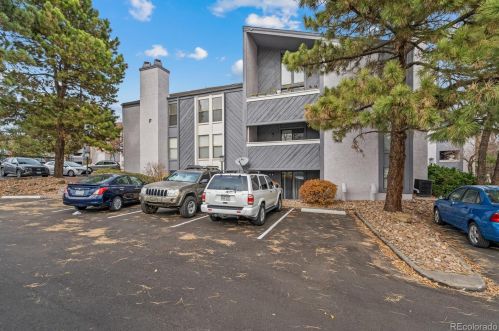 9887 Peakview Ave, Englewood, CO 80111-5537