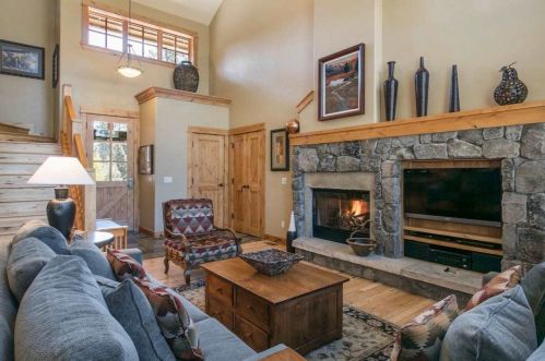 13087 Fairway Dr, Truckee, CA 96161-4514