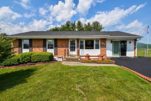 511 Stacie Dr, Vinton, VA 24179-1215