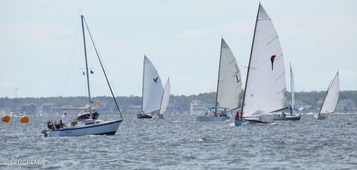 117 New Brunswick Ave, Lavallette NJ  08735-2422 exterior