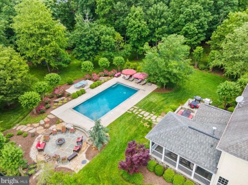 5000 Signature Ct, Haymarket, VA 20169-2674