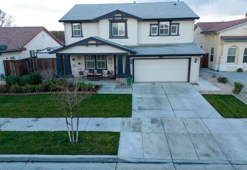 2369 Creekside Dr, Los Banos, CA 93635-8809