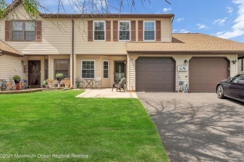42 Atlantis Ter, East Freehold, NJ 07728-3742