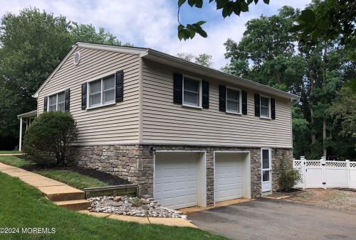 36 Overbrook Dr, East Freehold, NJ 07728-1523