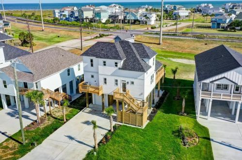 25223 Sausalito Dr, Galveston, TX 77554-6910