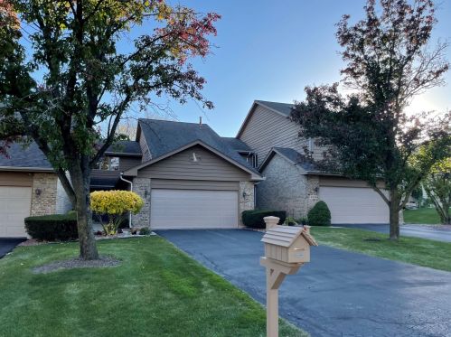 9087 Del Prado Dr, Palos Hills, IL 60465-1092