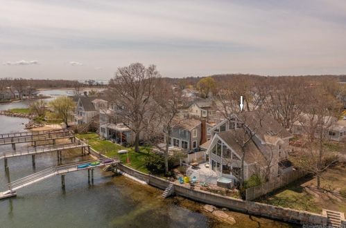 13 Seabreeze Pl, Norwalk CT  06854-4711 exterior
