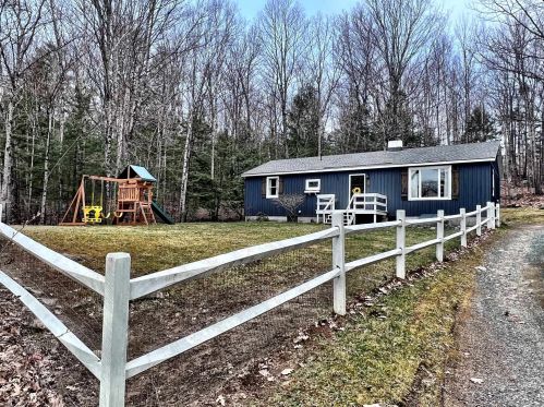 143 Seven Pines Rd, Holderness, NH 03245-5246
