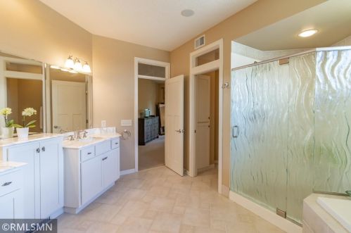 5 Hawthorne Ct, Saint Paul MN  55127-6476 exterior