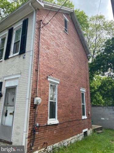 229 Arch St, Carlisle, PA 17013-3802