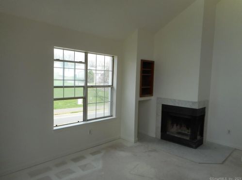 69 Carriage Crossing Ln, Middletown, CT 06457-5829
