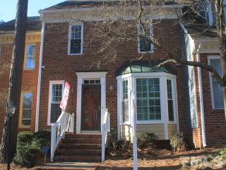 610 Crabberry Ln, Raleigh, NC 27609-8218