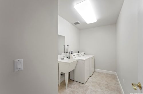 1717 Iwi Way, Honolulu HI  96816-3826 exterior