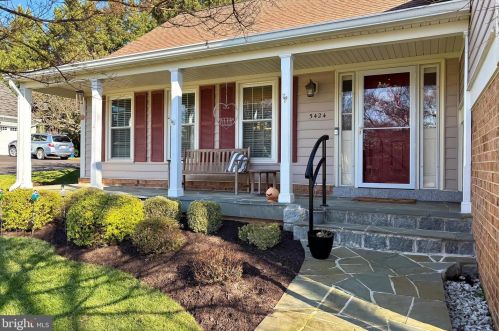 5424 Rilian Ct, Springfield VA  22015-2171 exterior