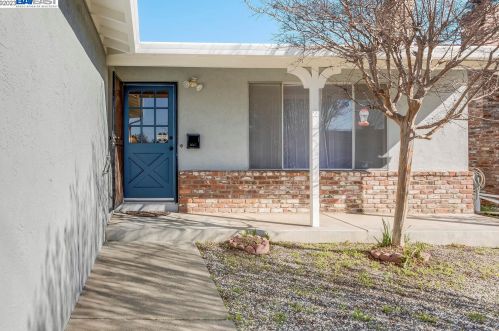 17202 Via Flores, San Lorenzo, CA 94580-2919