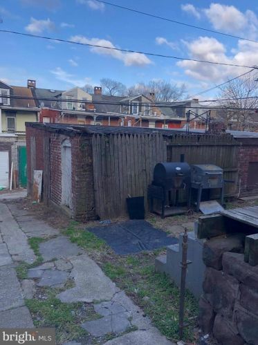 2216 4th St, Harrisburg, PA 17110-2303