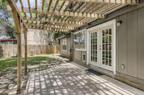 11506 Fence Post Trl, Austin TX  78750-1950 exterior