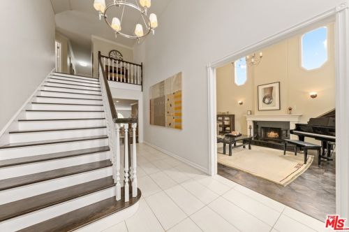 14811 Sutton St, Van Nuys, CA 91403-4146