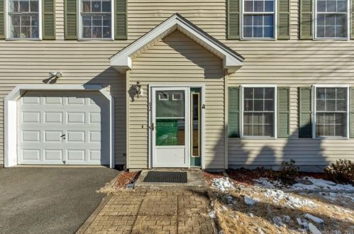 92 Ojibwa Rd, Huntington, CT 06484-4964