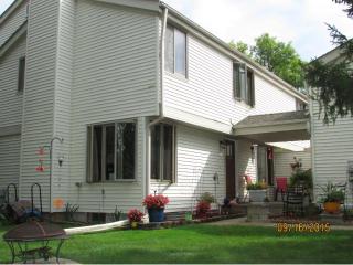 405 Fontaine Ct, Saint Paul, MN 55125-1440