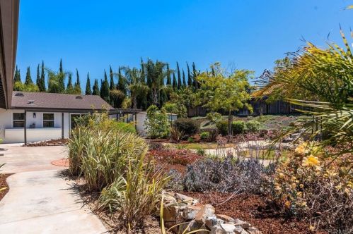 2004 Troy Pl, Vista CA  92084-4831 exterior