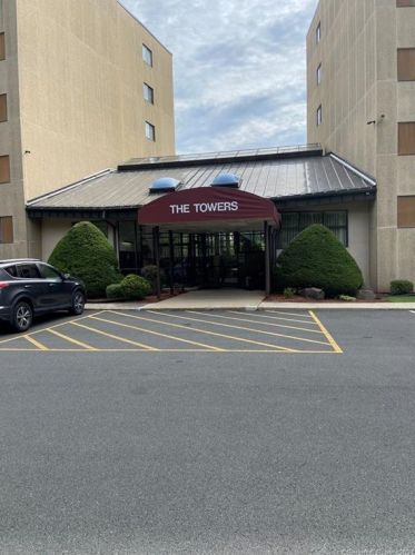 105 Putter Dr, Wallingford CT  06492-5048 exterior